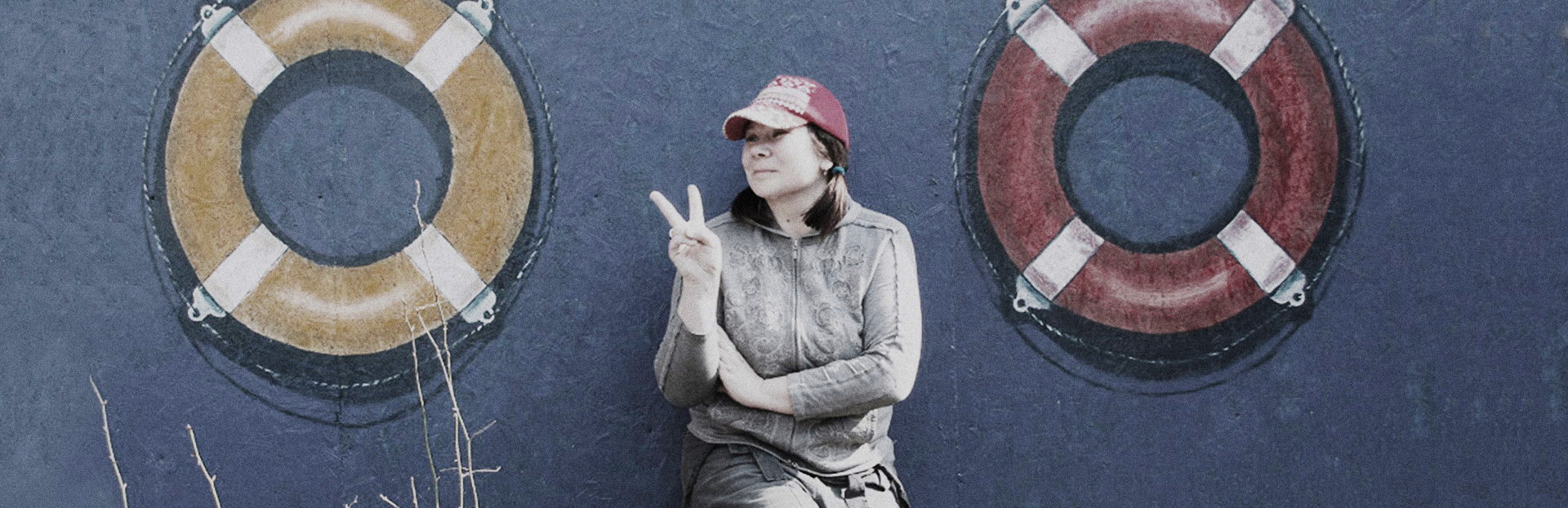 Vira Punia makes Victory's sign