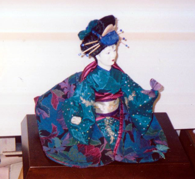 Doll Butterfly by Vira Punya (2000), Porcelain, In Profile
