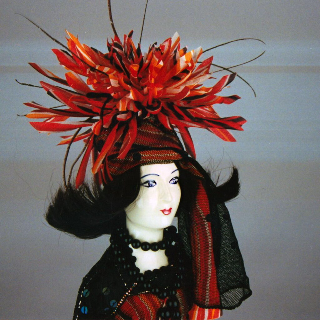 Chrysanthemum flower by Vira Punya (2000), Porcelain