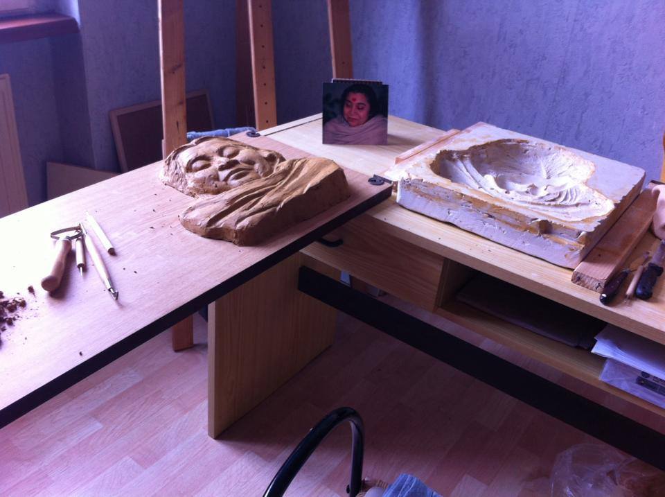 Workplace, Relief Of Shri Mataji Nirmala By Alina Aradhana (2017), Photo