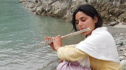 Video8Pol, Photo Of Pollyanna Rodrigues, Multi-Instrumentalist, Singer, Songwriter, Brazil